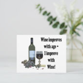 Wein verbessert sich mit dem Alter, ich besser mit Postkarte (Stehend Vorderseite)