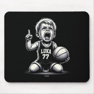 Weine Luka, indem du auf dem Sketll-Platz sitzt un Mousepad