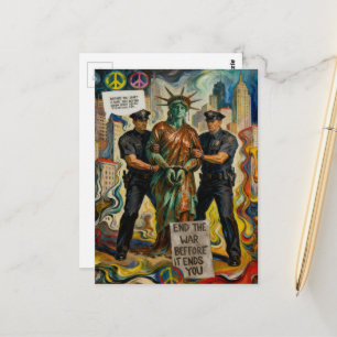 Weinende Lady Liberty von der Polizei verhaftet Postkarte