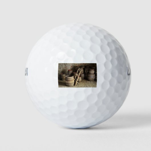 Weinfässer im Keller Golfball (Vorderseite)