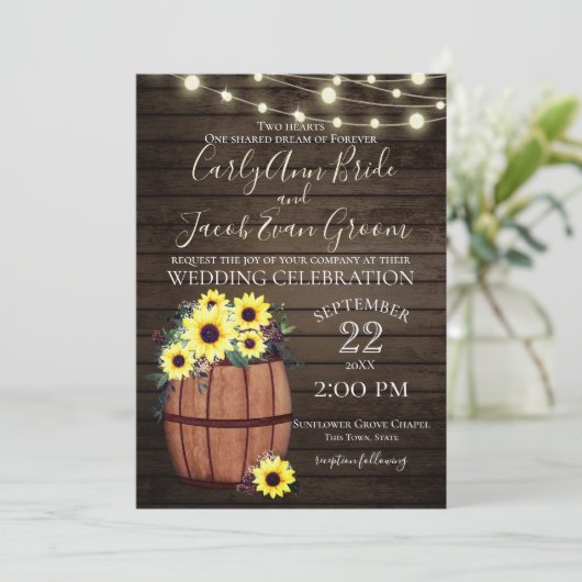 Weinfässer und Sonnenblumen Rustikales Holz und Li Einladung (Stehend Vorderseite)