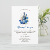 Weinflasche Blaue Rose Probe Abendessen Einladung (Stehend Vorderseite)
