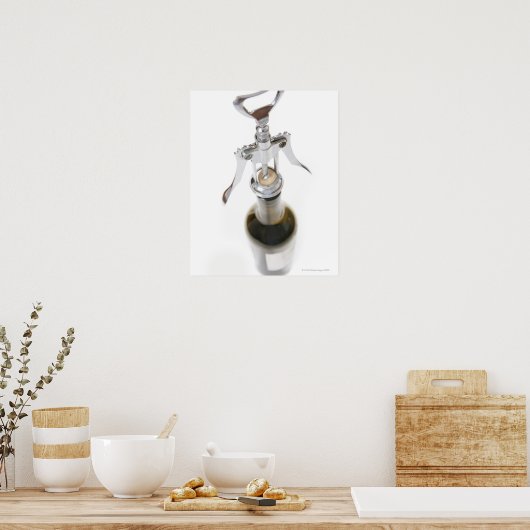 Weinflasche mit Korkenzieher. Poster (Küche)