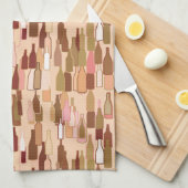 Weinflaschen, Erdfarben, heller korallenroter Handtuch (Viertel Falte)