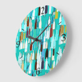 Weinflaschen, multi Farben, Türkishintergrund Große Wanduhr (Winkel)