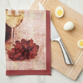 Weinflaschen, Trauben und Weinglas Handtuch (Viertel Falte)