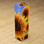 Weingeschenk Box Sonnenblumen<br><div class="desc">Weingeschenkbox Für jeden Geschenksack bietet etwas für jeden Geschenkten, der personalisiert und individuell für den besonderen Augenblick mit Ihren Lieben ist. Diese einzigartige Geschenkboxen wird Ihre Freunde und Familie beeindrucken. Während Sie bereits hier sind, können Sie auch andere verwandte Badezimmerartikel wie Duschvorhänge, Seifenspender, Badematten, Set mit Badewanne, bunte Kinderduschvorhänge, Personenwaage,...</div>
