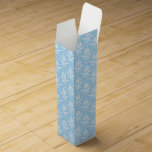Weingeschenkeschachtel Weinbox<br><div class="desc">Diese Geschenkbox wird in einem eleganten blau-weißen Damast-Druck gezeigt. Passen Sie diese Box an oder kaufen Sie, wie es ist.</div>
