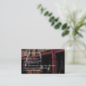 Weinglas mit Flaschen im Hintergrund Visitenkarte (Stehend Vorderseite)