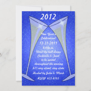 Weingläser auf blauem Neujahrsvortrag Einladung