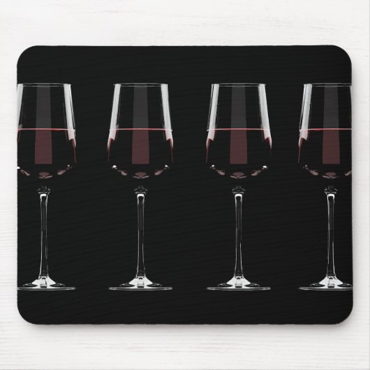 Weingläser mit Rotwein auf schwarz Mousepad (Vorne)