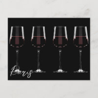 Weingläser mit Rotwein auf schwarz