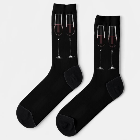 Weingläser mit Rotwein auf schwarz Socken (Linkes Detail)