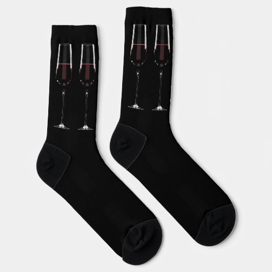 Weingläser mit Rotwein auf schwarz Socken (Rechts)
