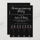 Weingläser mit Rotwein auf schwarzer Einladung (Vorne/Hinten)