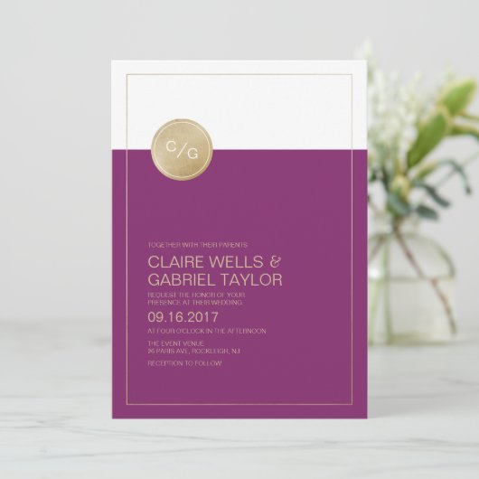 Weinkeller lila minimalistisch moderne Hochzeitsei Einladung (Stehend Vorderseite)