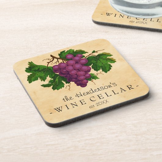 Weinkeller mit Trauben-Vintagem personalisiertem Untersetzer (Linke Seite)