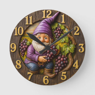 Weinliebender Gnom Ernte Fantasie Runde Wanduhr
