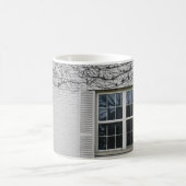 Weinrebe um Fenster Kaffeetasse (Mittel)