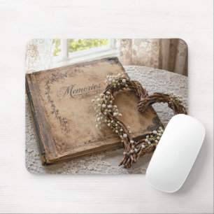Weinreben-Herz in einem antiken Scrapbook Mousepad