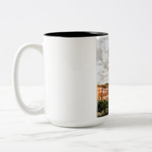 Weinrebenreihen bei Dämmerung Tasse