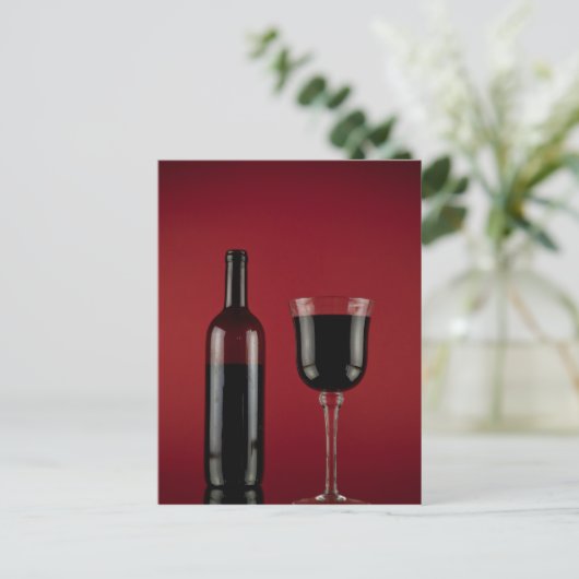 Weinrote Glasflasche Postkarte (Stehend Vorderseite)