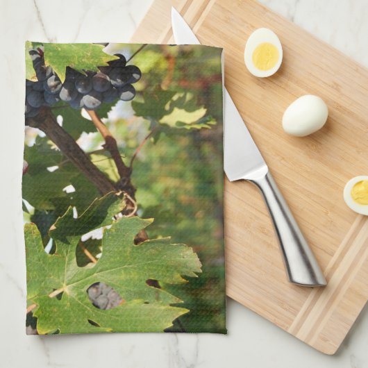 Weintrauben auf Rebe-Geschirrtuch Handtuch (Viertel Falte)
