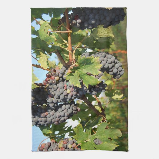 Weintrauben auf Rebe-Geschirrtuch Handtuch (Vertikal)