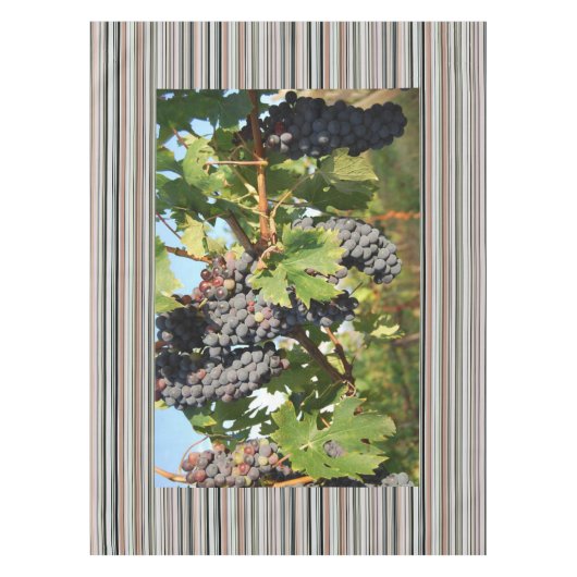 Weintrauben auf Rebe Tischdecke (Vorderseite)
