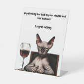 Weintrinkender Sphynx Sockelschild (Vorderseite)