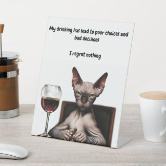 Weintrinkender Sphynx Sockelschild