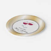 Weinverkostung mit Glas Rotwein Pappteller (Schrägansicht)