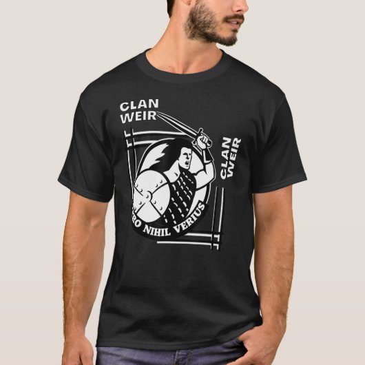 Weir Clan Gaelic Motto Swordsman T-Shirt (Vorderseite)