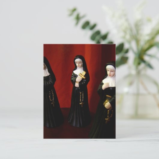 Weird Nuns Postkarte (Stehend Vorderseite)