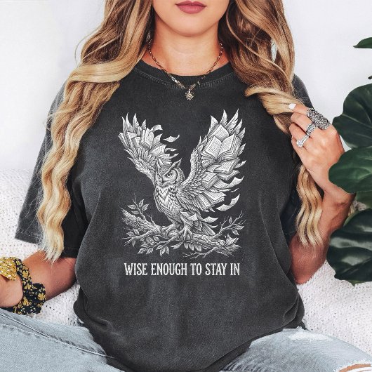 Weise Eule mit Buchflügeln T-Shirt