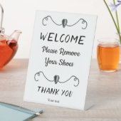 Weisen Sie die Gäste höflich an, Schuhe zu entfern Sockelschild (In Situ)