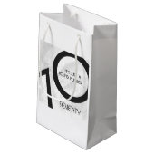 Weiß 70 Jahrzehnt Geburtstag Kleine Geschenktüte (Rückseite Schrägansicht)