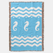 WEISS auf aquamarinem Aqua-BLAUE-MEERESPFERD Decke (Vorderseite Vertikal)