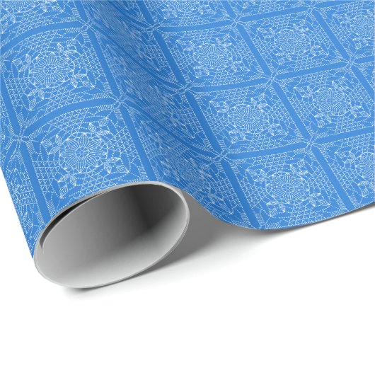 Weiß auf Clear Blue Crochet Chart Wrapping Paper Geschenkpapier (Rolleneckpunkt)