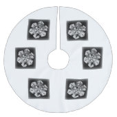 Weiß auf schwarzer Schneeflocke Polyester Weihnachtsbaumdecke (Vorderseite)