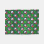 Weiß, blau gefeierter Fußball auf Grün Fleecedecke (Vorderseite (Horizontal))