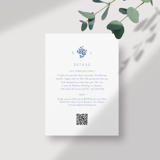 Weiß + Blau | Mit Monogramm QR-Code Hochzeitskalen Begleitkarte