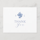 Weiß | Blue Floral Monogram Danke Postcard Postkarte (Vorderseite)