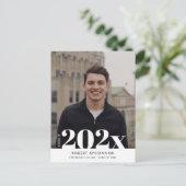 Weiß Bold Typografy Abschluss Einladung Postkarte (Stehend Vorderseite)