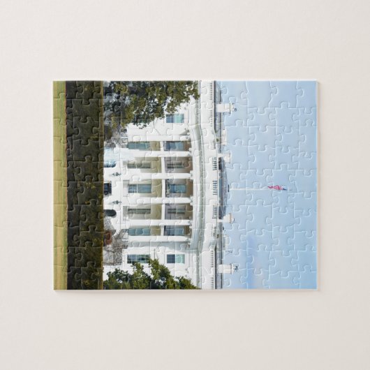 Weiß Haus vom Rasen Puzzle (Horizontal)