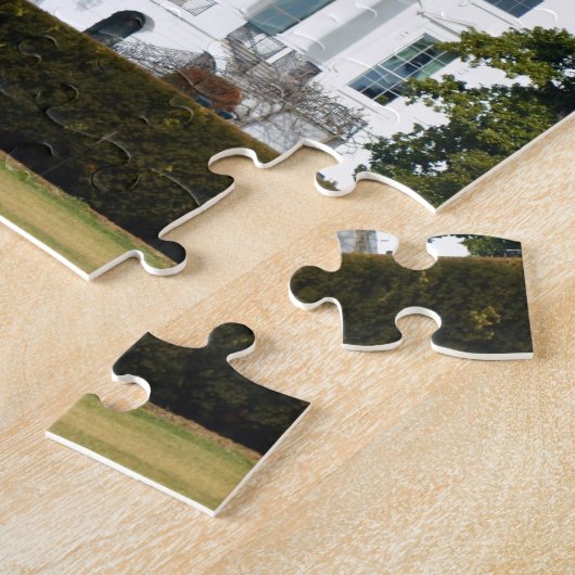 Weiß Haus vom Rasen Puzzle (Seite)