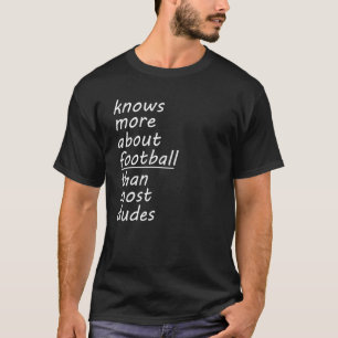 Weiß mehr über Fußball als die meisten Typ T-Shirt