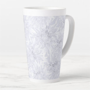 Weiß mit grauen Dahlien. Milchtasse