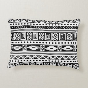 Weiss mit schwarzem tribalem Ikat-Muster nahtlos Zierkissen