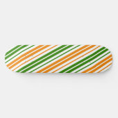 Weiß Orange Grün Vertikale Streifen Design Skateboard (Horizontal)
